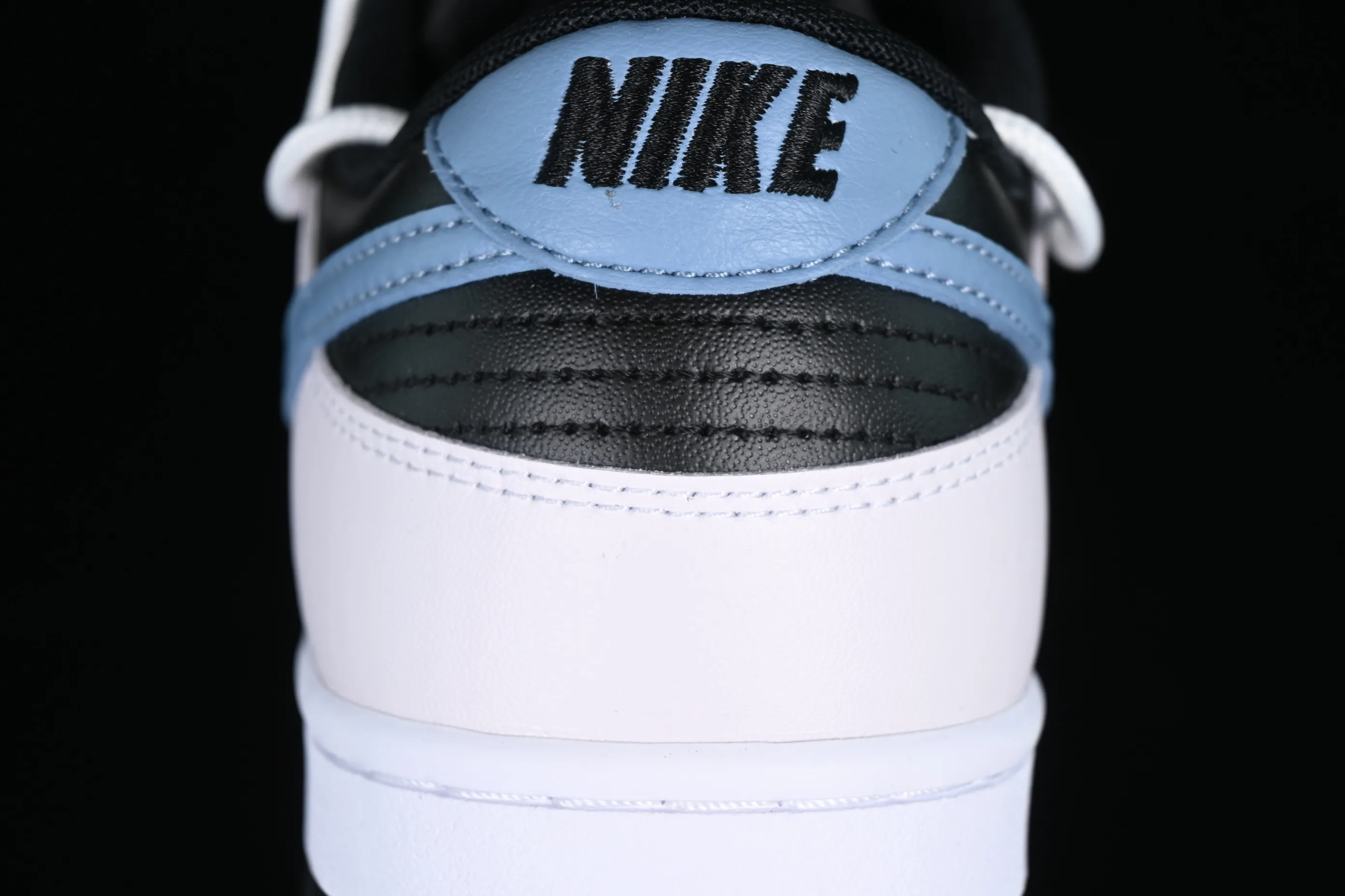 All Categories Nk SB Dunk Series Nk SB Dunk Low Low-top sneakers Nk Dunk Low Mysterious Dark Night Blue-Night Messenger SB strappy low-top casual sneakers DV0831-002